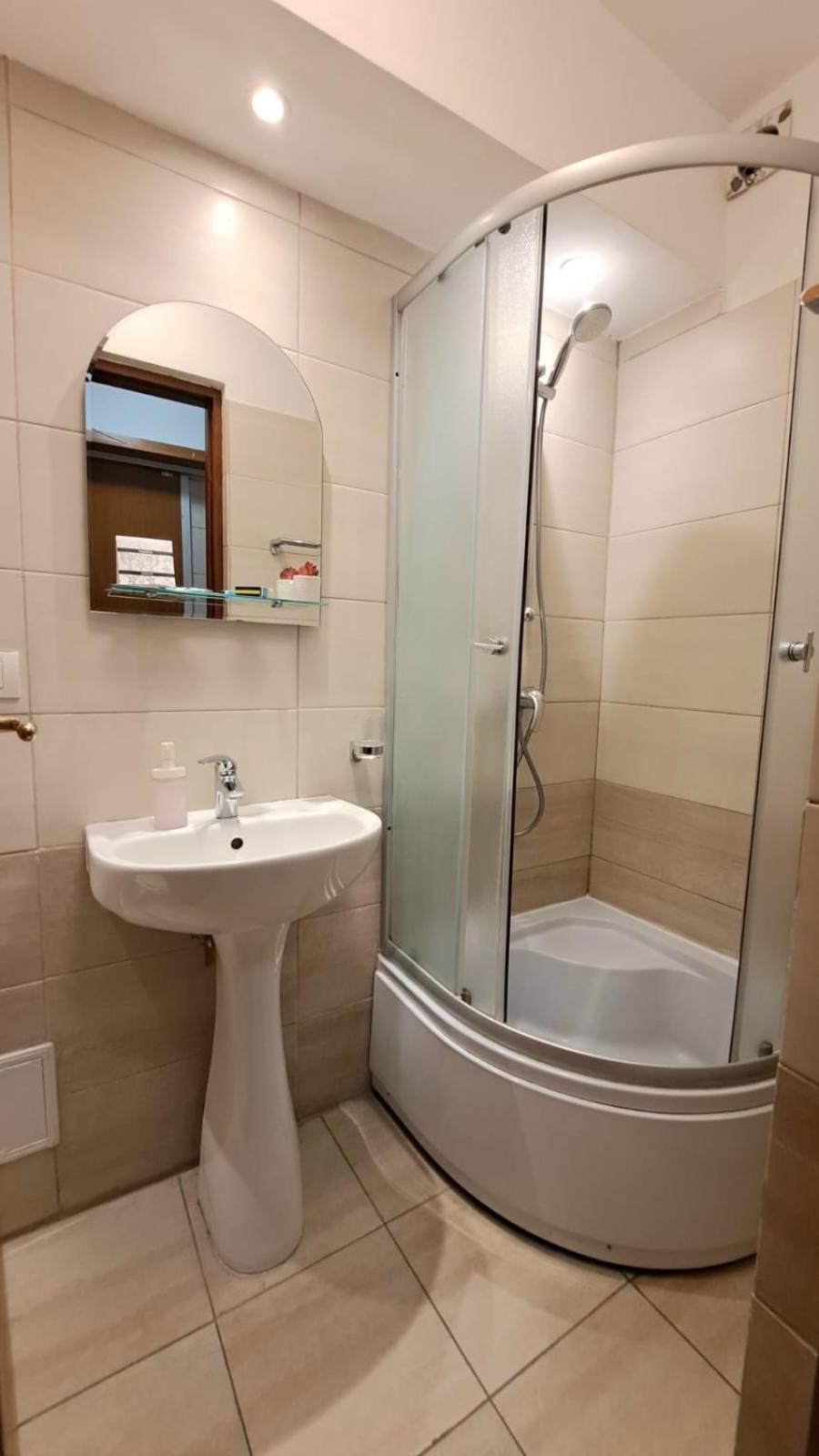Inchiriez Garsoniera In Regim Hotelier Unirii Букурещ Екстериор снимка
