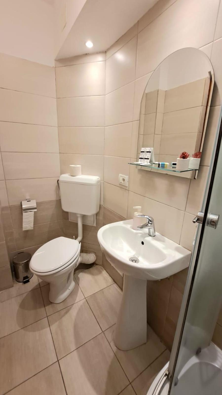 Inchiriez Garsoniera In Regim Hotelier Unirii Букурещ Екстериор снимка